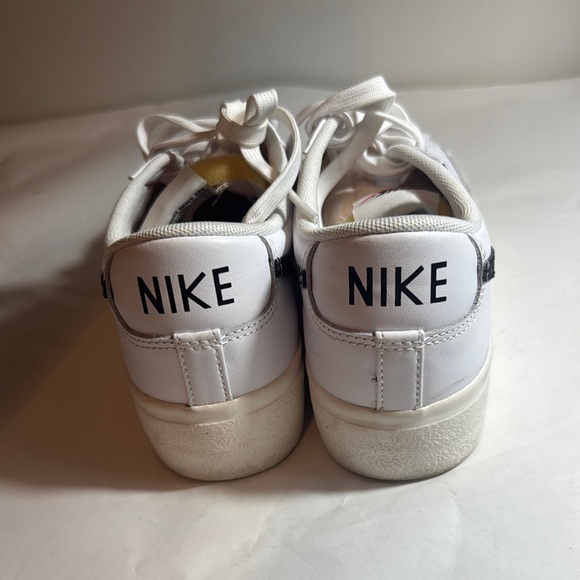 Used Nike low Blazers men’s size 7 shoes - Picture 3 of 5